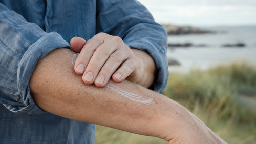 Hudvård efter sommaren – så återställer du solstressad hud